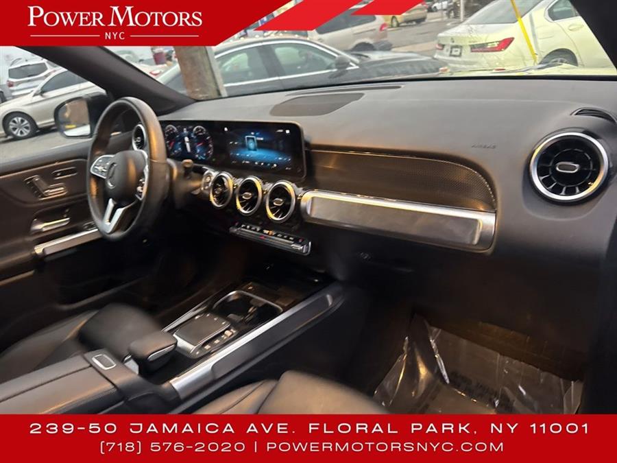 2021 Mercedes-Benz GLB GLB 250 photo