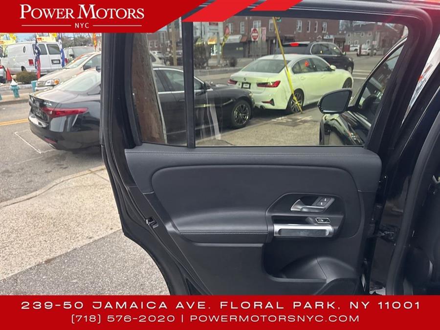 2021 Mercedes-Benz GLB GLB 250 photo