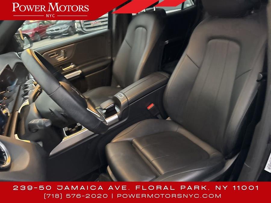 2021 Mercedes-Benz GLB GLB 250 photo