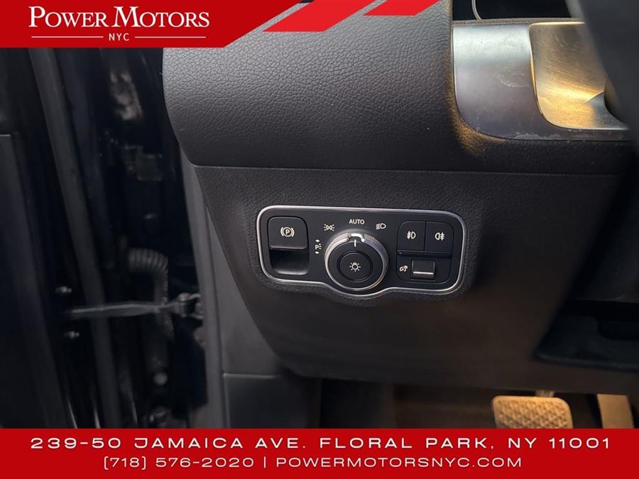 2021 Mercedes-Benz GLB GLB 250 photo
