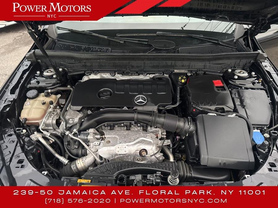 2021 Mercedes-Benz GLB GLB 250 photo