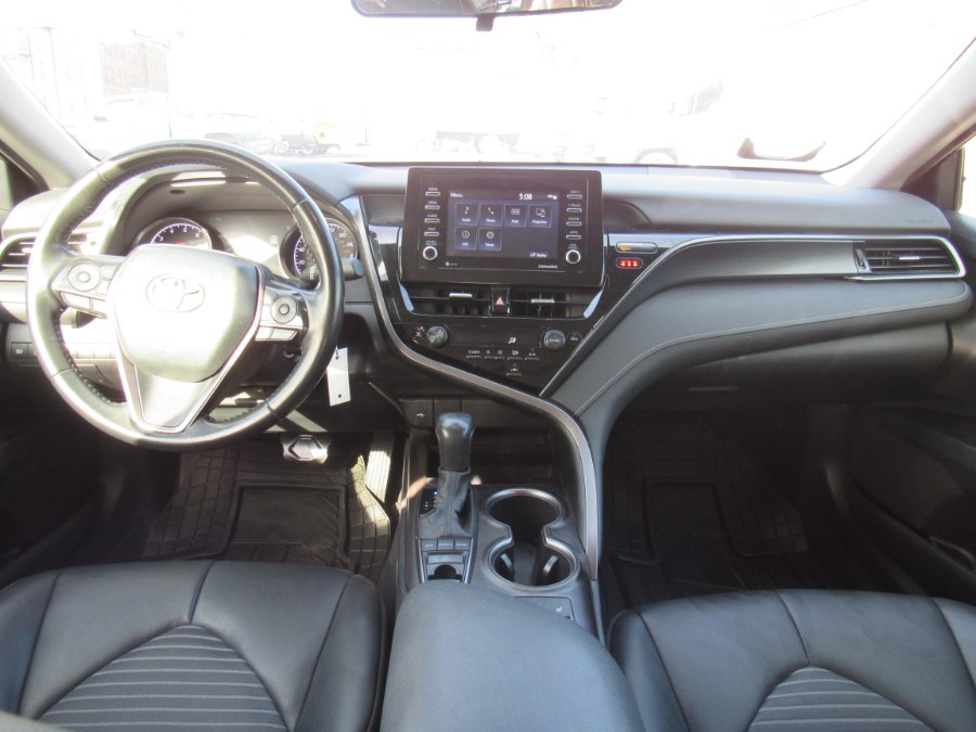 2022 Toyota Camry SE photo
