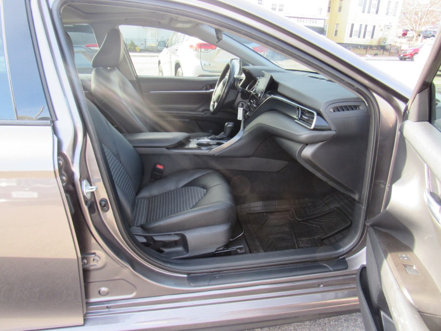 2022 Toyota Camry SE photo