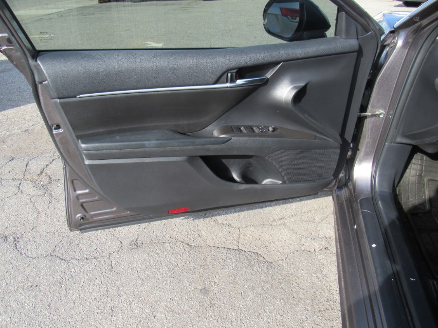 2022 Toyota Camry SE photo