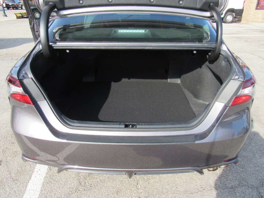 2022 Toyota Camry SE photo