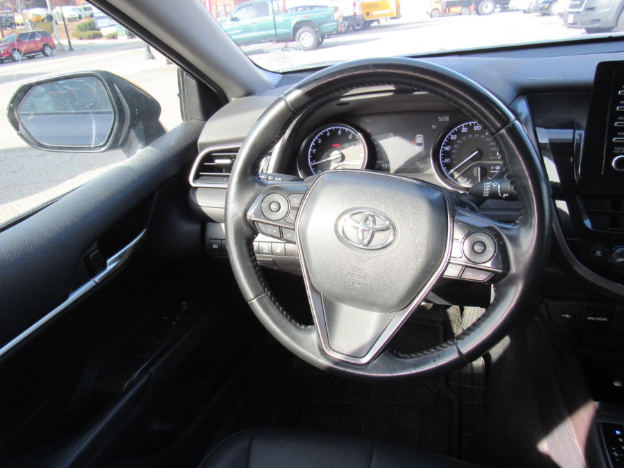 2022 Toyota Camry SE photo