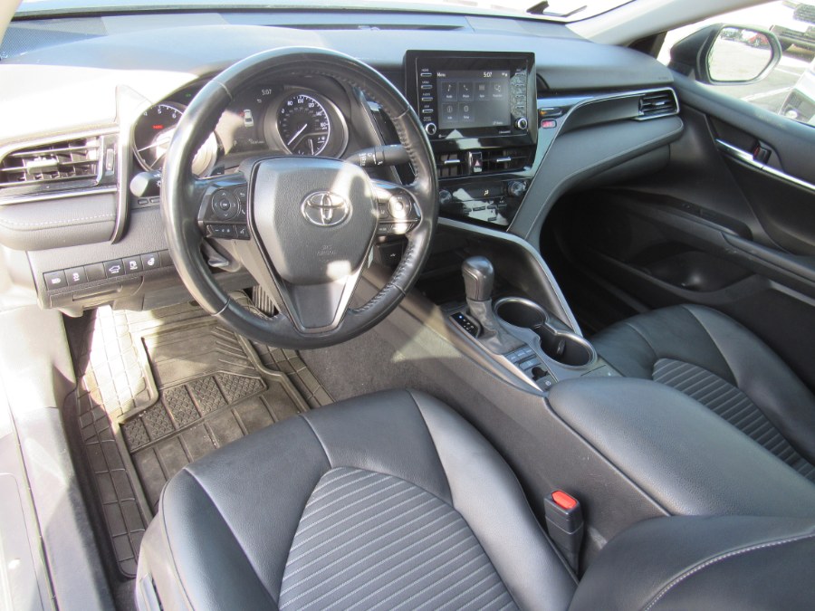 2022 Toyota Camry SE photo