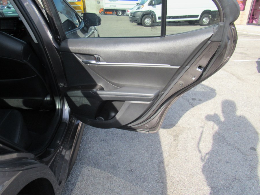 2022 Toyota Camry SE photo