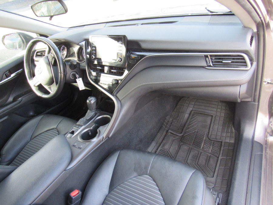 2022 Toyota Camry SE photo