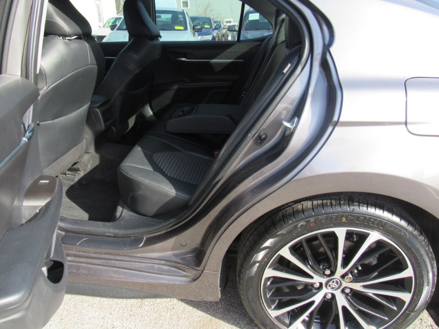 2022 Toyota Camry SE photo