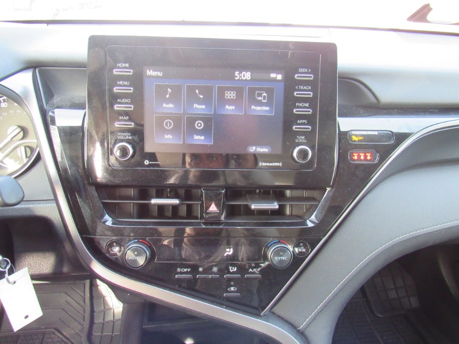2022 Toyota Camry SE photo
