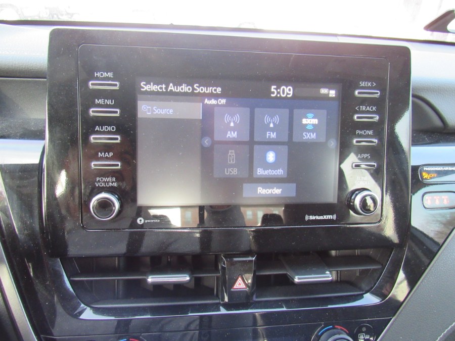 2022 Toyota Camry SE photo