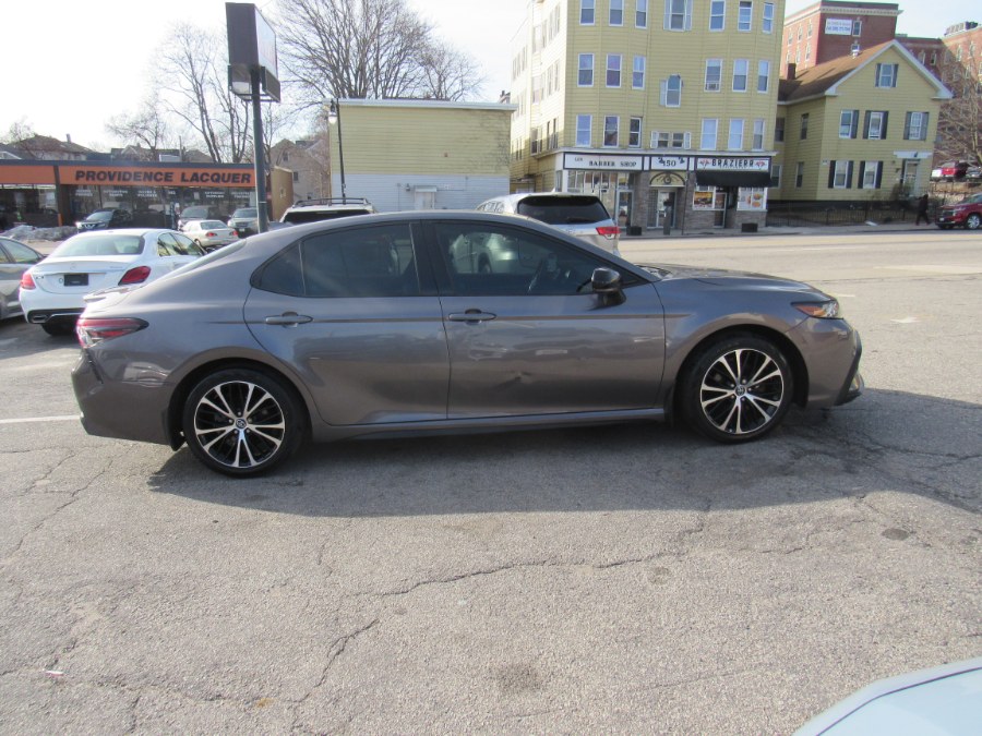 2022 Toyota Camry SE photo