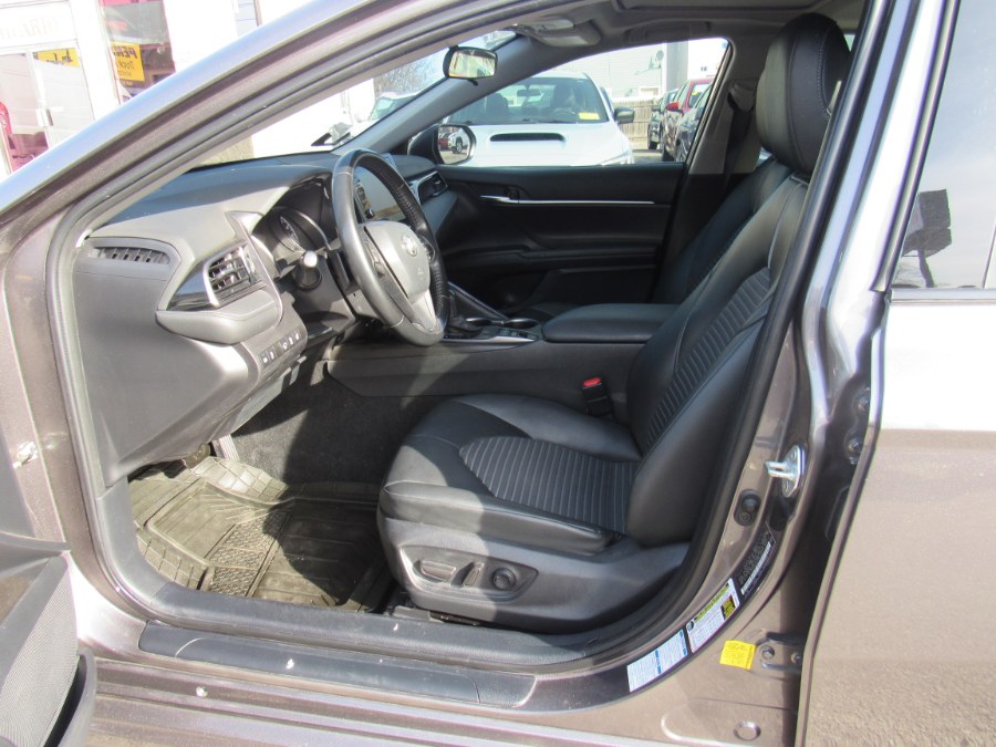 2022 Toyota Camry SE photo