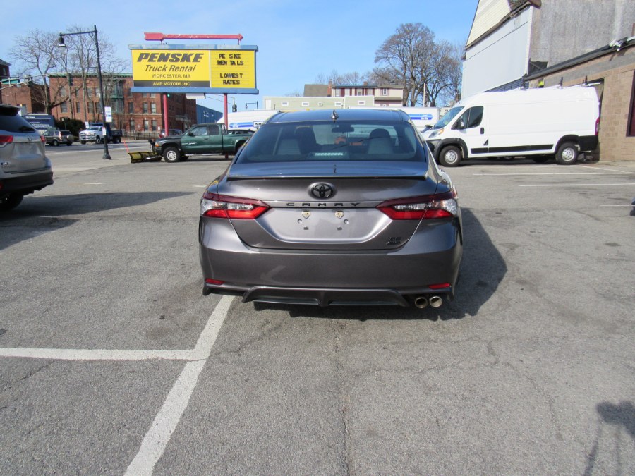 2022 Toyota Camry SE photo