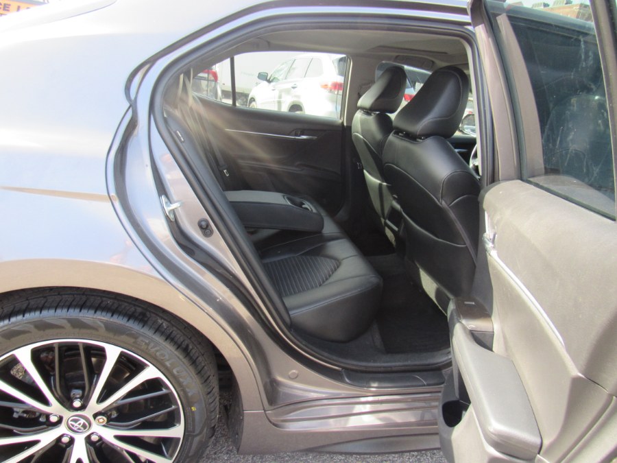 2022 Toyota Camry SE photo