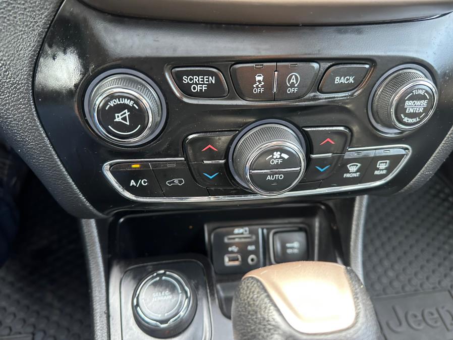 2017 Jeep Cherokee Latitude 4x4 photo