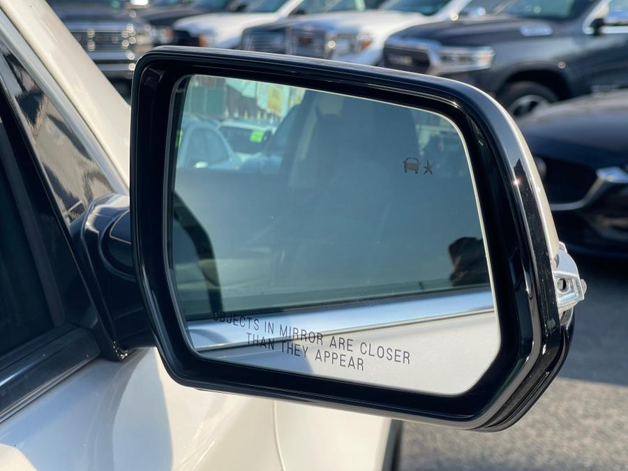 2020 Chevrolet Traverse AWD 4dr LT Leather photo