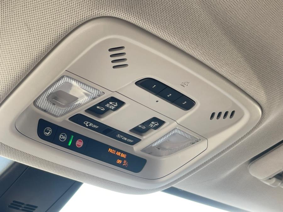 2020 Chevrolet Traverse AWD 4dr LT Leather photo