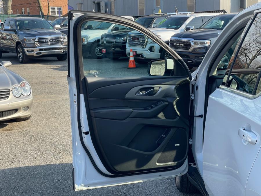 2020 Chevrolet Traverse AWD 4dr LT Leather photo