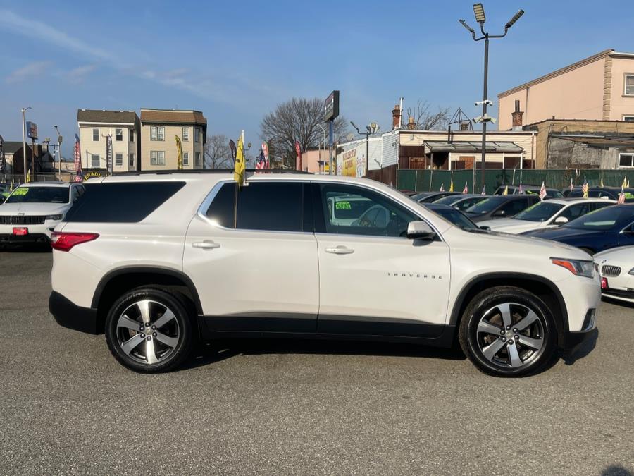 2020 Chevrolet Traverse AWD 4dr LT Leather photo