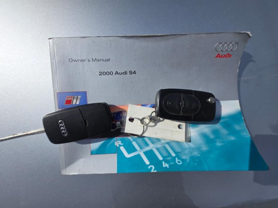 2000 Audi S4 quattro photo