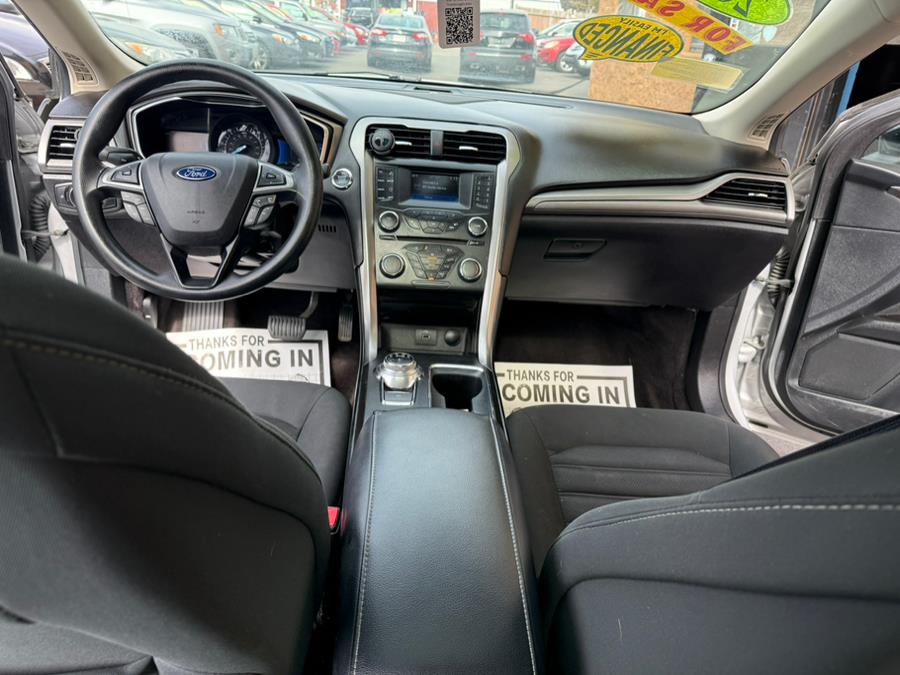 2017 Ford Fusion Hybrid SE FWD photo