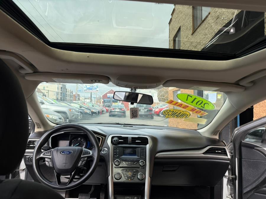 2017 Ford Fusion Hybrid SE FWD photo