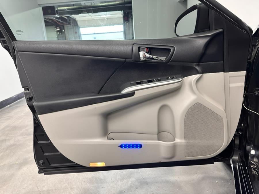 2012 Toyota Camry Hybrid LE photo