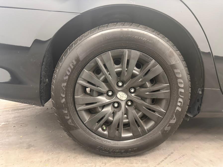 2012 Toyota Camry Hybrid LE photo