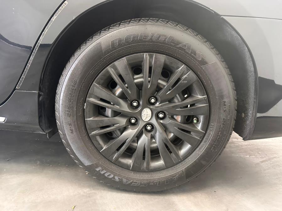2012 Toyota Camry Hybrid LE photo