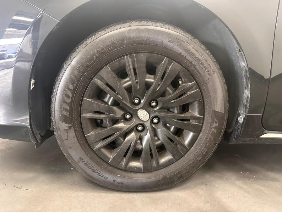 2012 Toyota Camry Hybrid LE photo