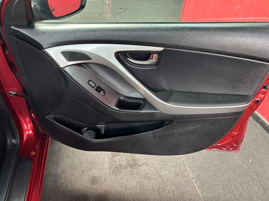 2013 Hyundai Elantra GLS photo