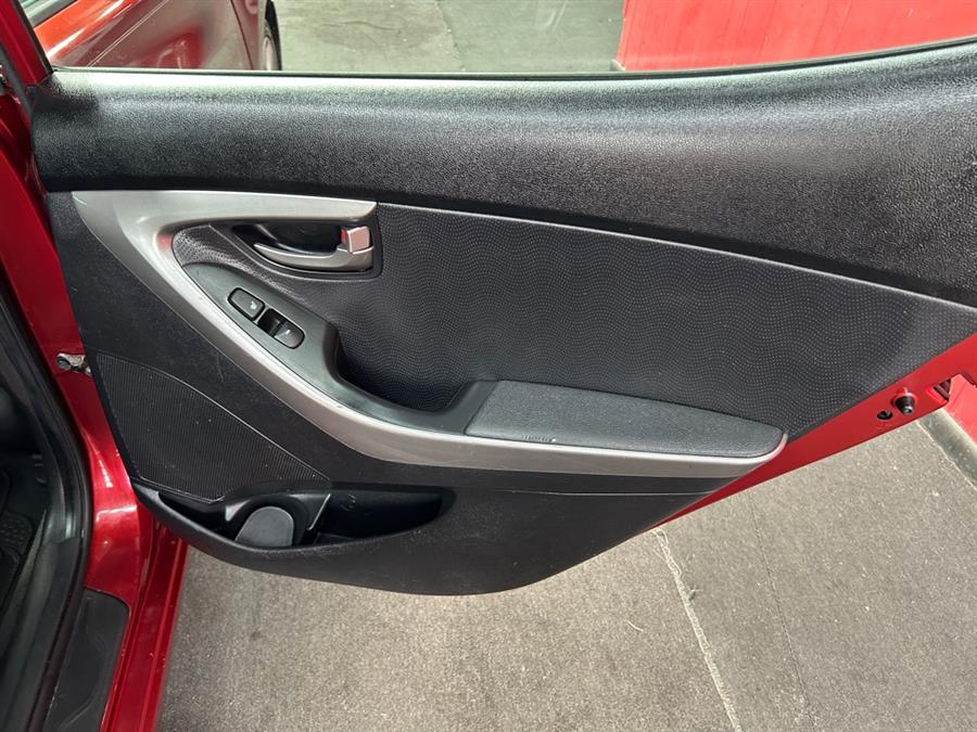 2013 Hyundai Elantra GLS photo