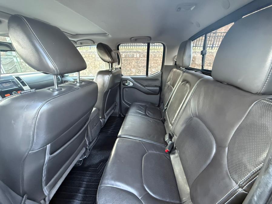 2015 Nissan Frontier 4WD Crew Cab PRO-4X photo