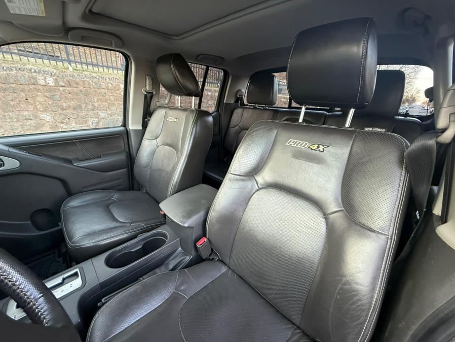 2015 Nissan Frontier 4WD Crew Cab PRO-4X photo