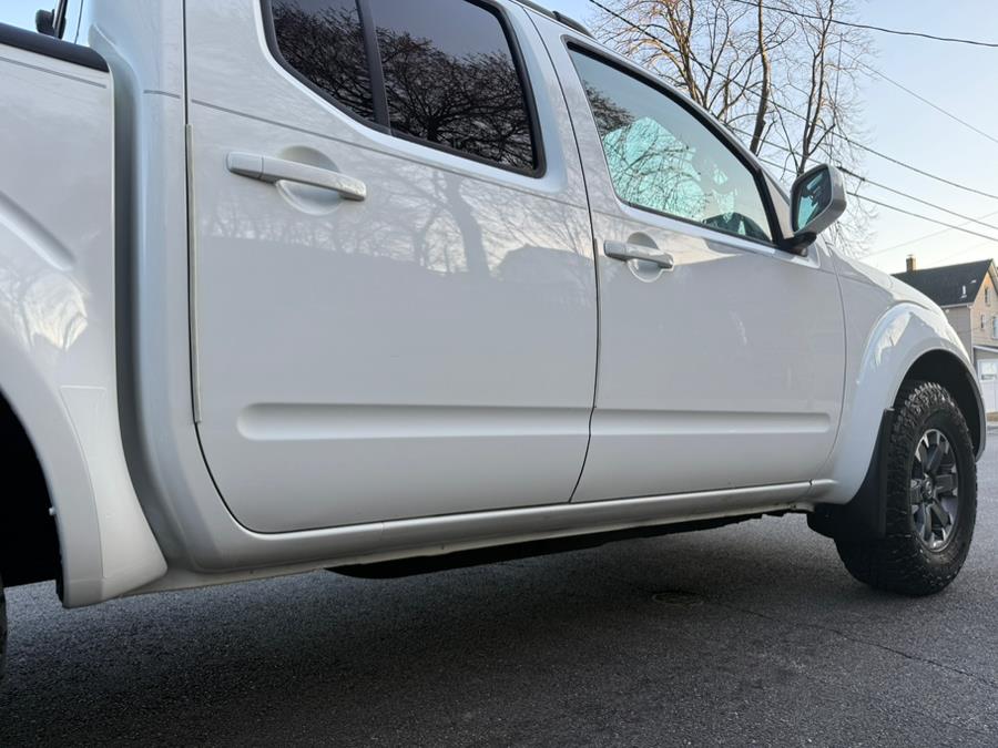 2015 Nissan Frontier 4WD Crew Cab PRO-4X photo