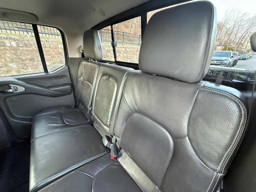 2015 Nissan Frontier 4WD Crew Cab PRO-4X photo