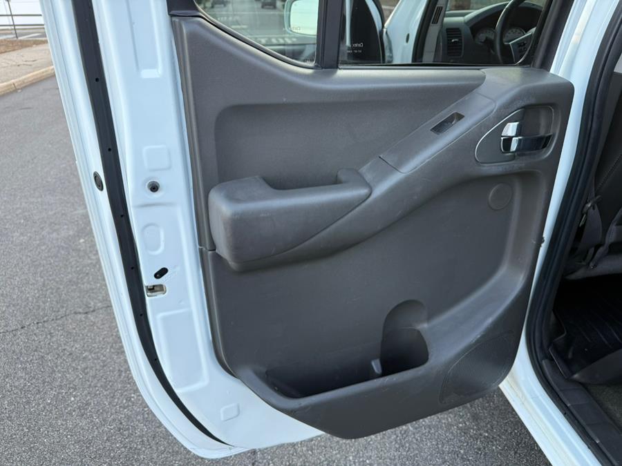 2015 Nissan Frontier 4WD Crew Cab PRO-4X photo