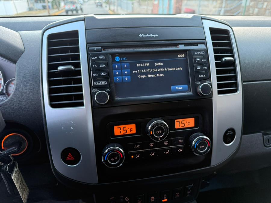 2015 Nissan Frontier 4WD Crew Cab PRO-4X photo