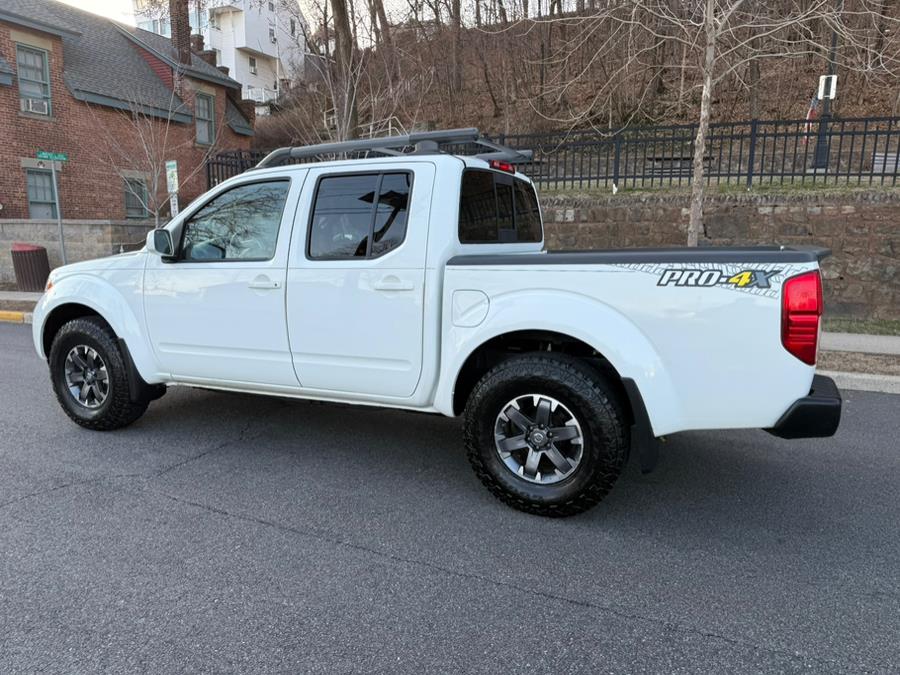 2015 Nissan Frontier 4WD Crew Cab PRO-4X photo