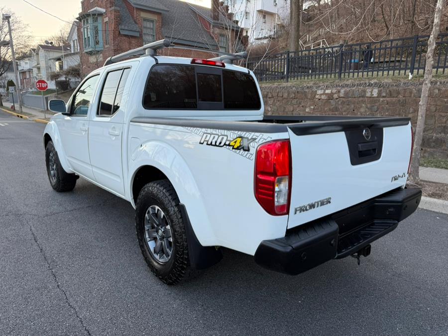 2015 Nissan Frontier 4WD Crew Cab PRO-4X photo