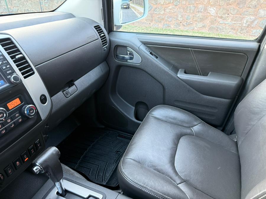 2015 Nissan Frontier 4WD Crew Cab PRO-4X photo