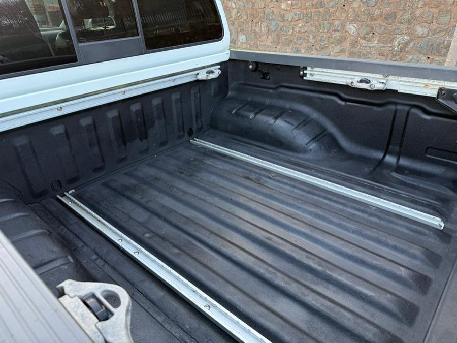 2015 Nissan Frontier 4WD Crew Cab PRO-4X photo