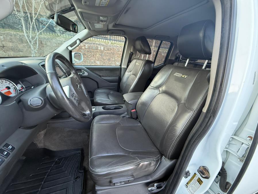2015 Nissan Frontier 4WD Crew Cab PRO-4X photo