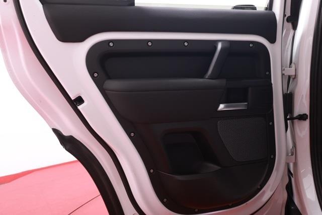 2020 Land Rover Defender 110 S photo