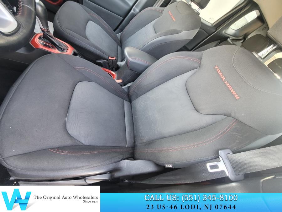 2017 Jeep Renegade Trailhawk 4x4 photo