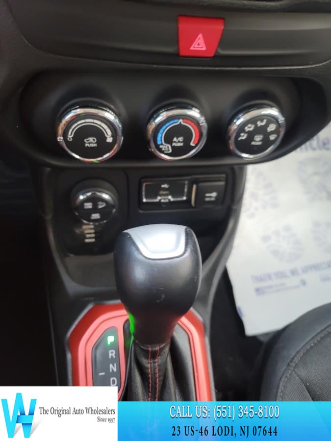 2017 Jeep Renegade Trailhawk 4x4 photo