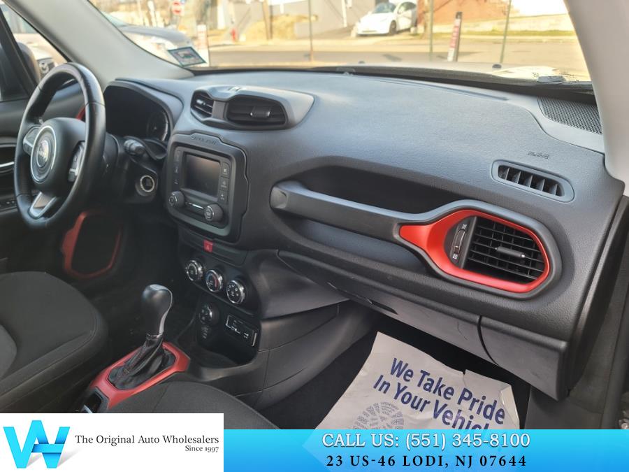 2017 Jeep Renegade Trailhawk 4x4 photo