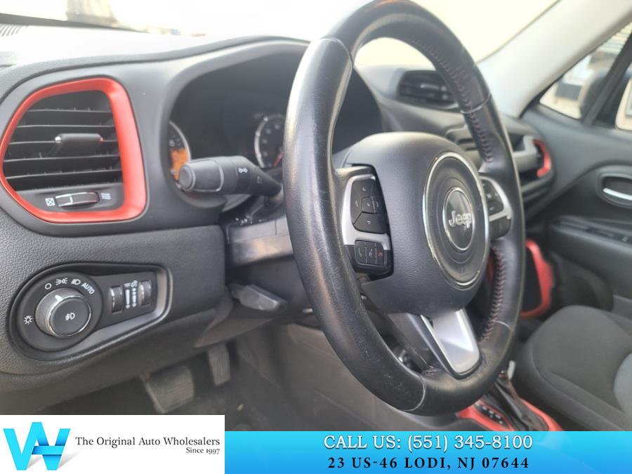 2017 Jeep Renegade Trailhawk 4x4 photo